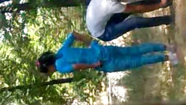 அமிதா என்ற BBW ஐ களமிறங்க தனது வாய்ப்பைப் பயன்படுத்துகிறார்