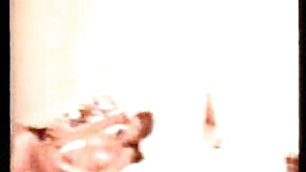 முழு உடலுள்ள ஸ்லட் ஜோர்டின் பீக்ஸ் மோசமான நாய் பாணியில் நகப்படுத்தப்பட்டார்